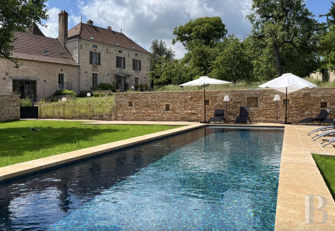 En Saône-et-Loire, dans le village de Lancharre, deux maisons du 17e siècle dans un domaine dédié à la villégiature - photo  n°6